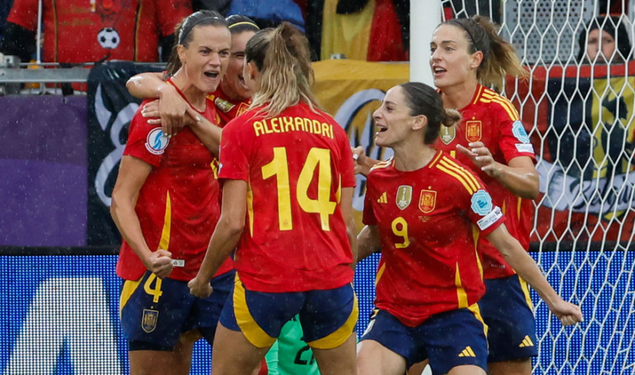 España se muestra imparable y suma otra nueva goleada para acercarse a cuartos (6-2)