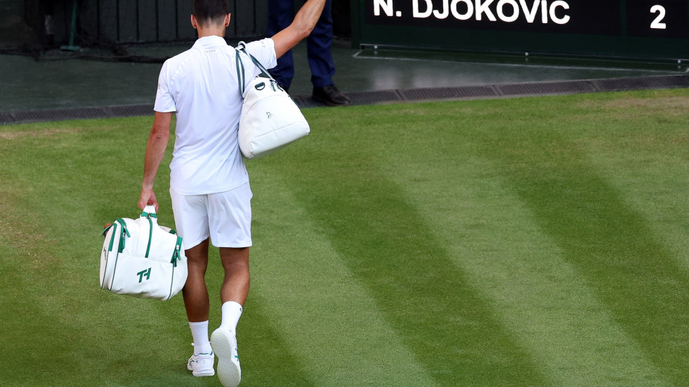 Sinner se impone a un tocado Djokovic y se enfrentará a Alcaraz