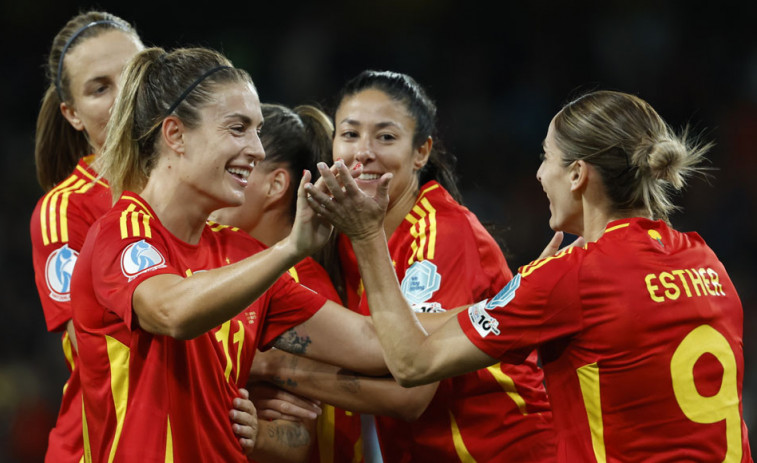 España remonta a Italia y pasa como primera de grupo invicta (1-3)