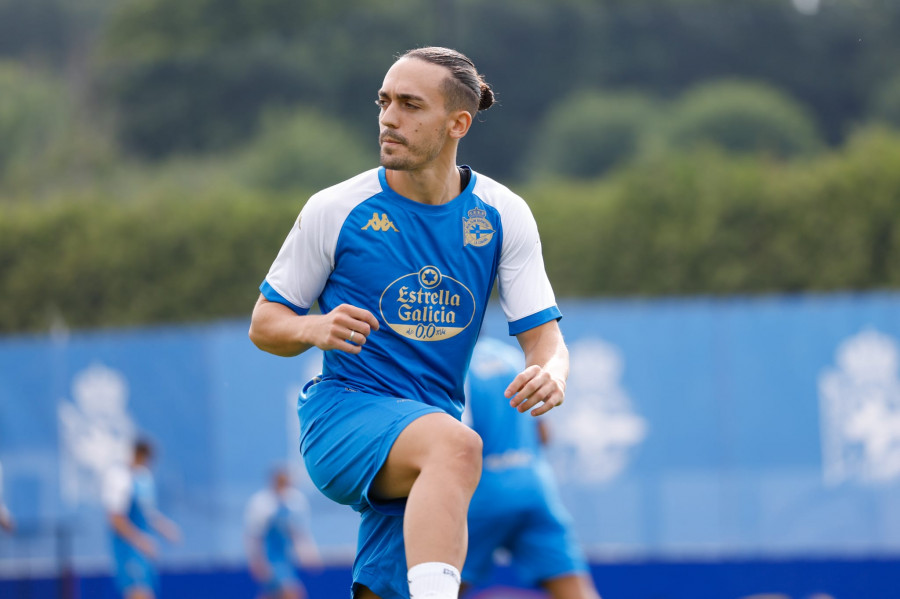 Las primeras imágenes de Luismi Cruz con el Deportivo en Abegondo