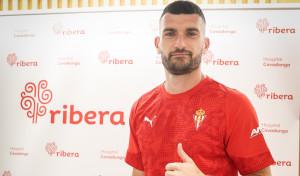 El escueto intercambio de despedidas entre el Deportivo y Pablo Vázquez