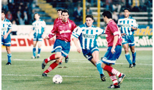 El origen de la 'T' en el pecho del Deportivo: la historia de una camiseta rupturista