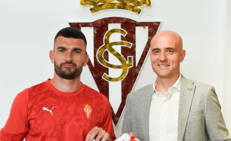 Así recibió el Sporting de Gijón a Pablo Vázquez: “Una de las cosas más grandes que te llevas de un club es el reconocimiento de la afición”