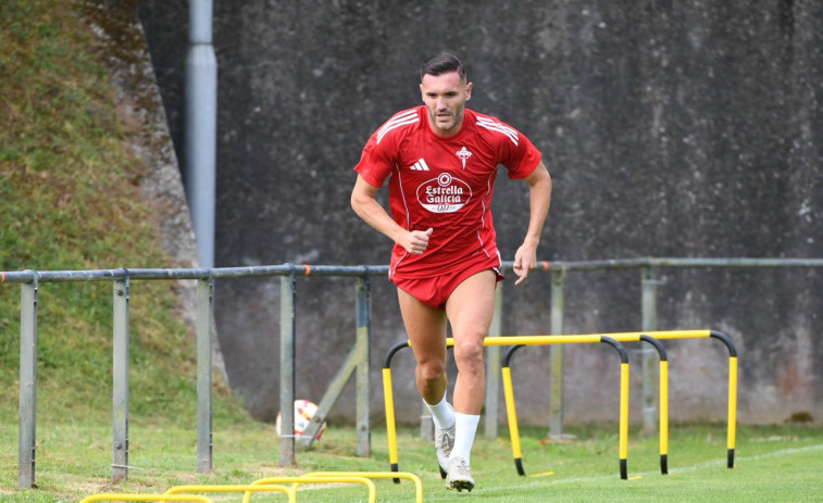 Lucas Pérez deja de entrenar con el Racing de Ferrol y traslada su preparación a Madrid