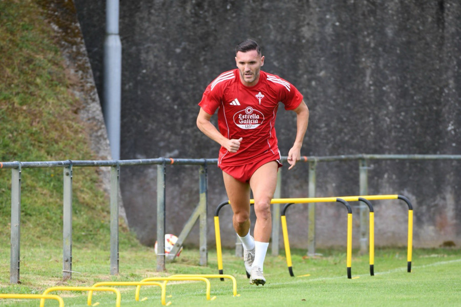 Lucas Pérez ya se entrena con el escudo del Racing de Ferrol