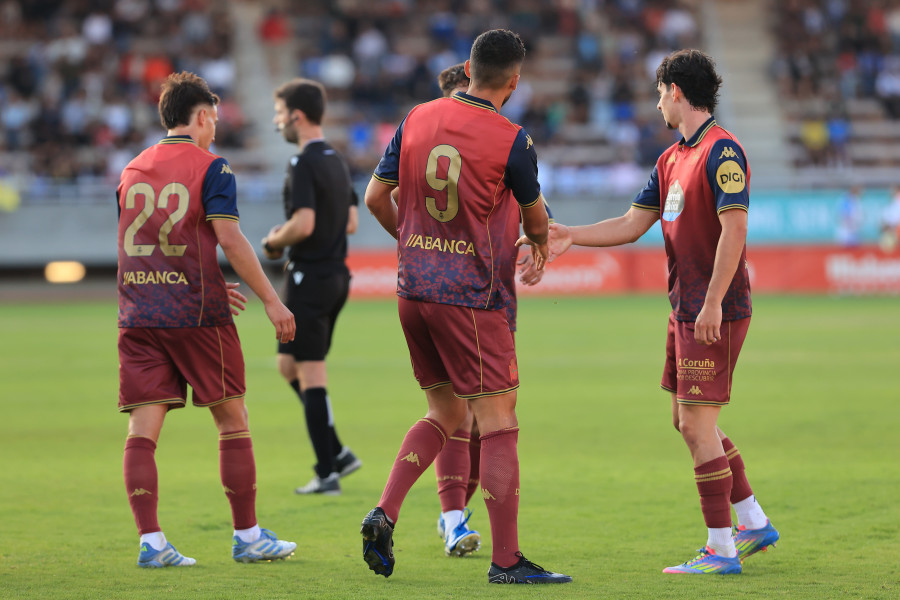 El Deportivo resuelve con comodidad su estreno ante la SD Compostela (0-5)