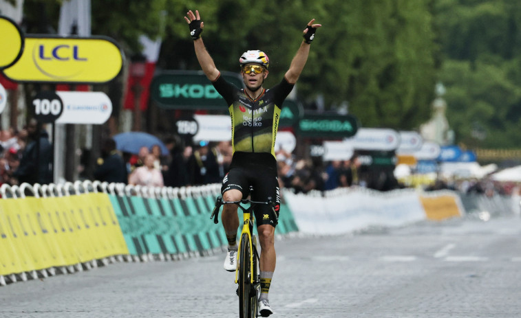 Van Aert se apunta un histórico triunfo en París en la consagración de Pogacar