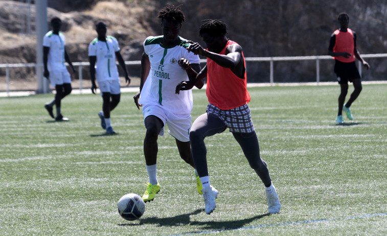 El balón de los senegaleses de A Coruña nunca deja de rodar
