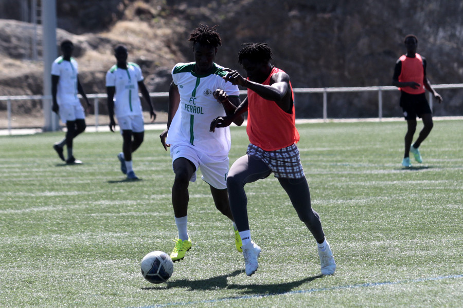 El balón de los senegaleses de A Coruña nunca deja de rodar