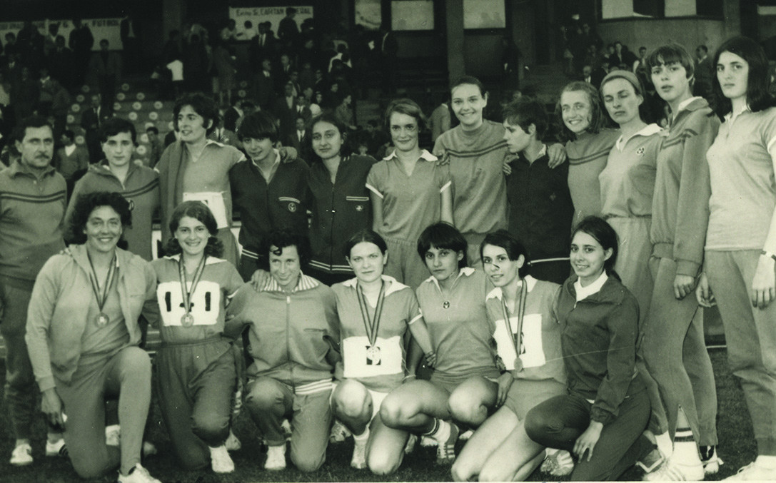 El equipo de la Union Sportive Mu00e9tropolitaine des Transports de Paru00eds en el Teresa Herrera de atletismo de 1966