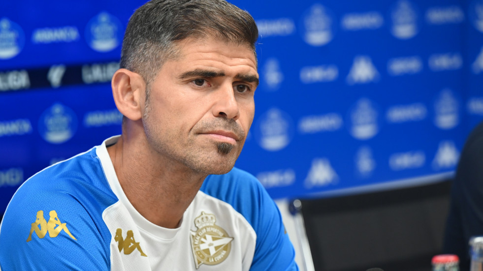 Hidalgo da la cifra de los fichajes que le faltan al Deportivo