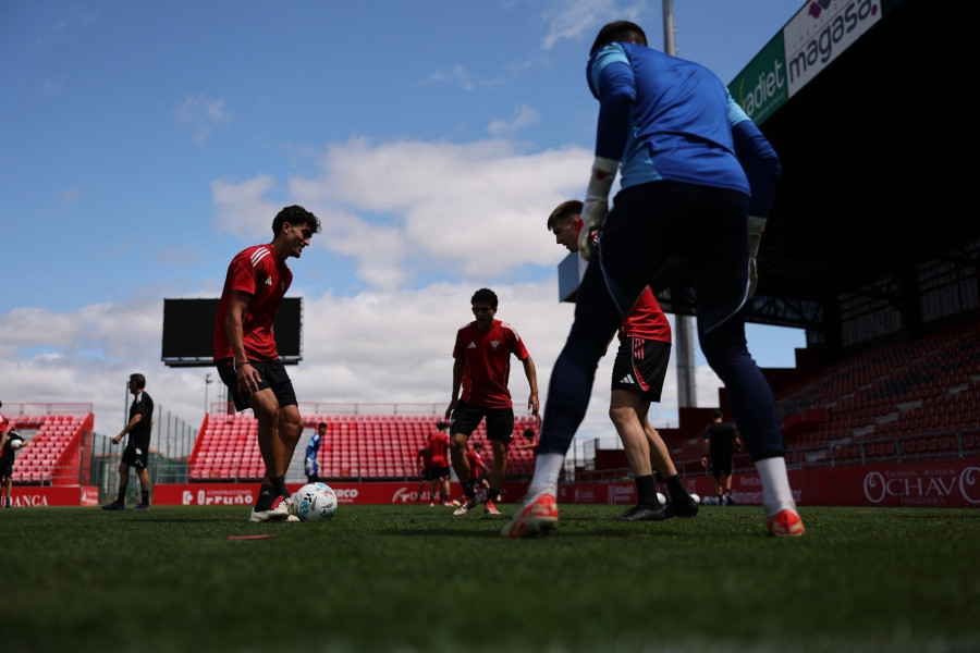 El Mirandés abre otro mes de agosto con la plantilla en cuadro