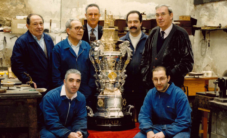 El trofeo Teresa Herrera, una joya que da brillo a los mejores museos futbolísticos