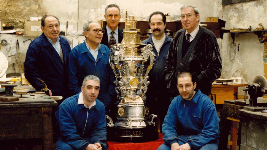 El trofeo Teresa Herrera, una joya que da brillo a los mejores museos futbolísticos