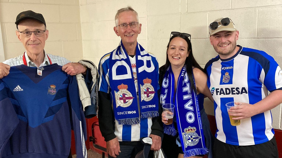 La afición inglesa se rinde al Deportivo