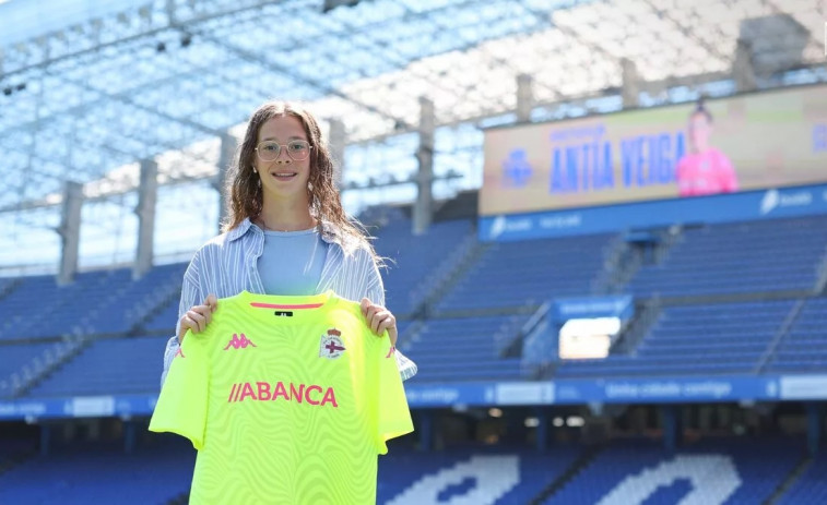 Antía Veiga renueva hasta 2028 y sigue quemando etapas hacia el primer equipo del Dépor