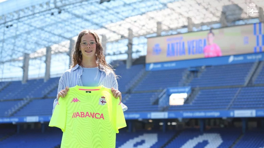Antía Veiga renueva hasta 2028 y sigue quemando etapas hacia el primer equipo del Dépor