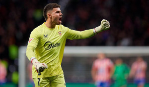 El Dépor y el Sevilla intensifican las negociaciones por el meta Álvaro Fernández