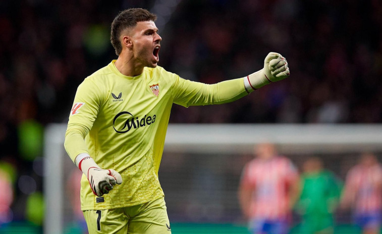 El Dépor y el Sevilla intensifican las negociaciones por el meta Álvaro Fernández