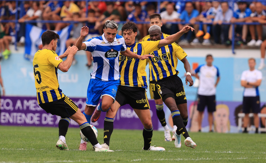 El Deportivo supera a un Oviedo de Primera (2-1)