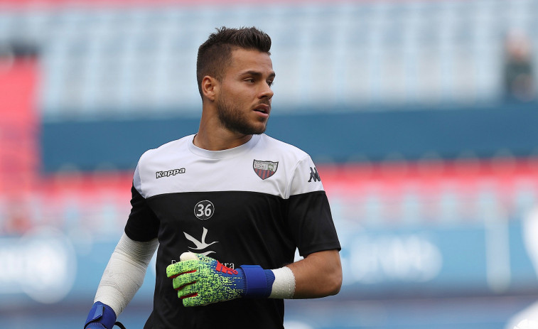 Álvaro Fernández, tasado en medio millón de euros, se acerca al Deportivo