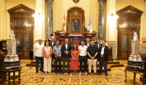 La alcaldesa de A Coruña recibe a los equipos del Teresa Herrera 2025