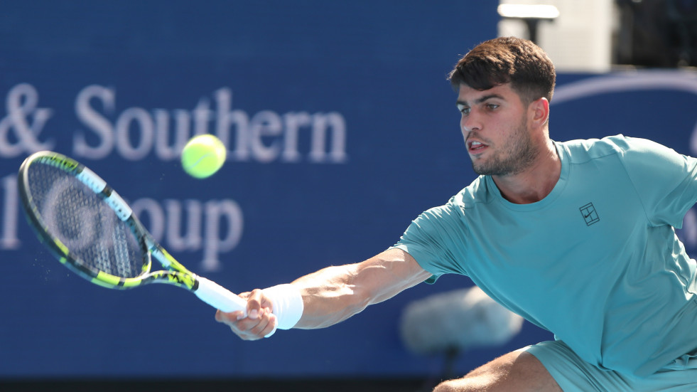 Alcaraz duda ante Dzumhur en su regreso, pero avanza en Cincinnati