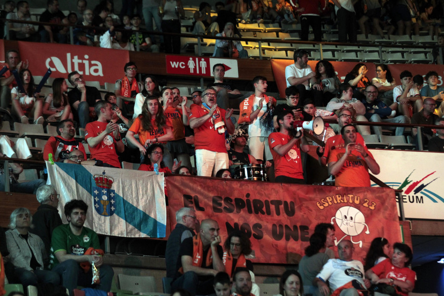 El horario divide a la afición del Básquet Coruña