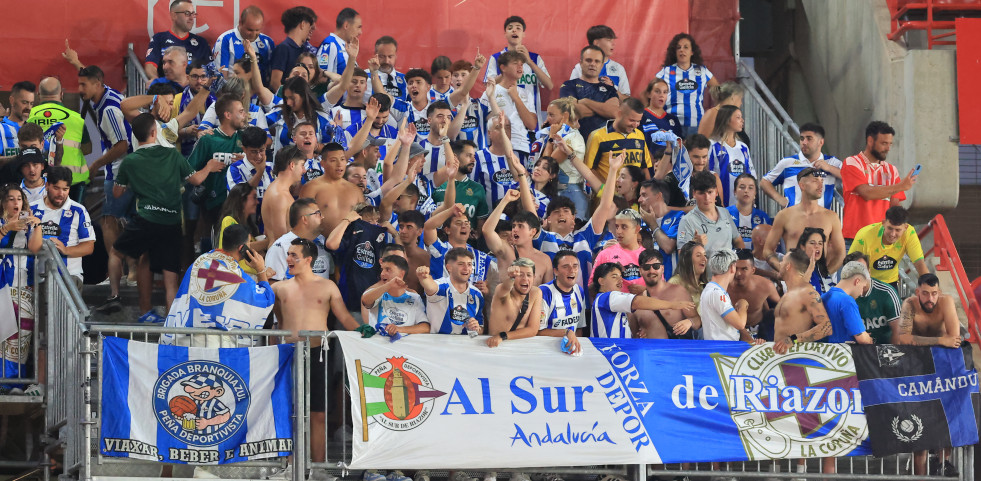 El Dépor contó con el apoyo de su afición en Granada FOTO Fernando Fernández (13)