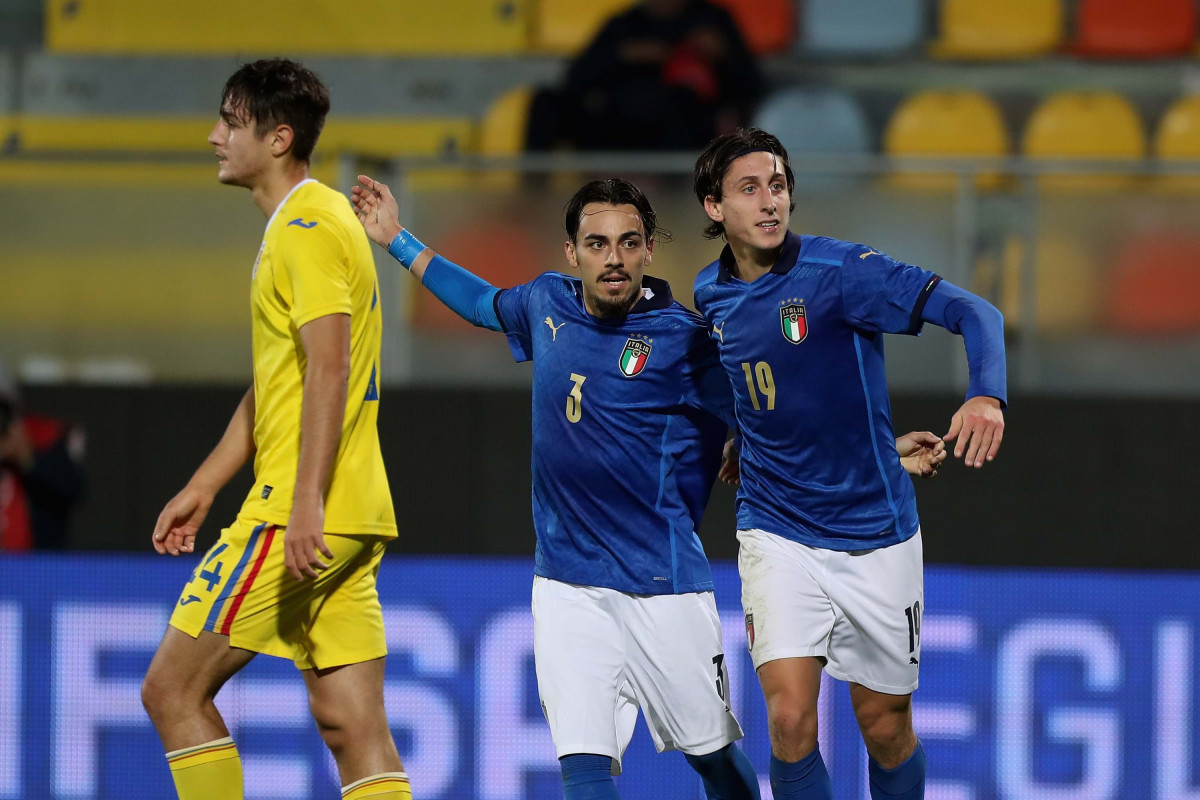 Giacomo Quagliata junto a Samuele Mulattieri en la sub 21 italiana @FIGC