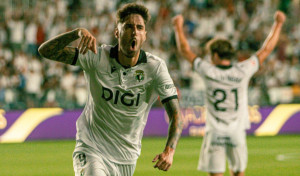 El Burgos refuerza su plena confianza en Fer Niño antes de visitar Riazor