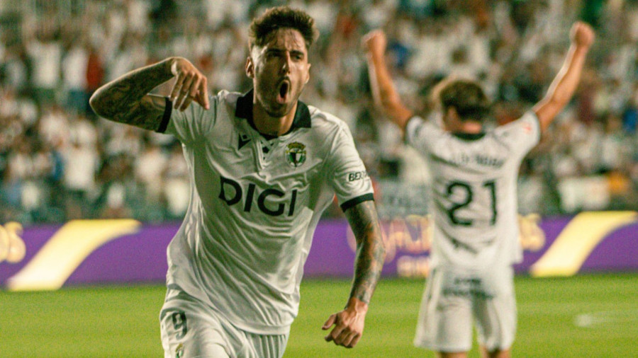 El Burgos refuerza su plena confianza en Fer Niño antes de visitar Riazor