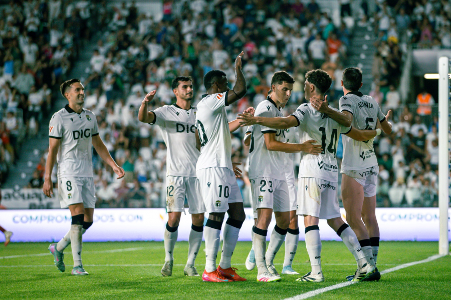 El uno por uno del rival | El Burgos, un bloque continuista con refuerzos contados