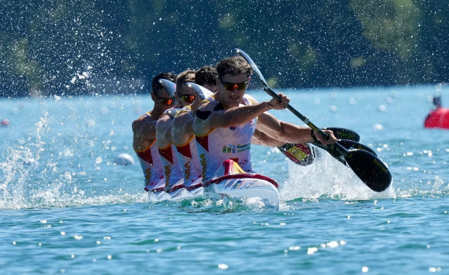 Medalla de bronce mundial para el K4 de Carlos Arévalo