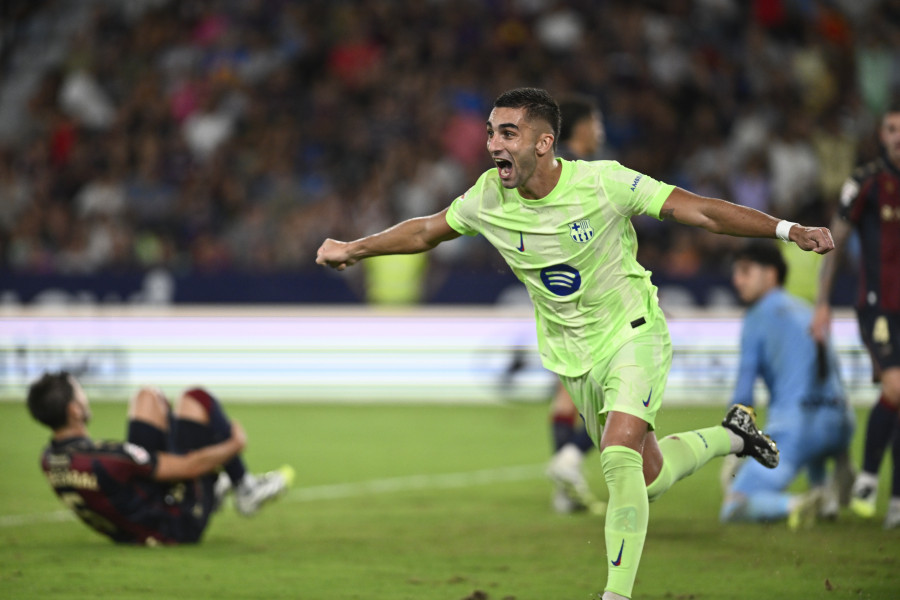 El Barcelona remonta al Levante con un gol en propia puerta en el 91 (2-3)