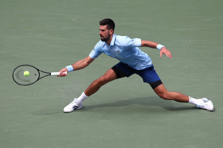 Djokovic se deja un set antes de clasificarse para la tercera ronda